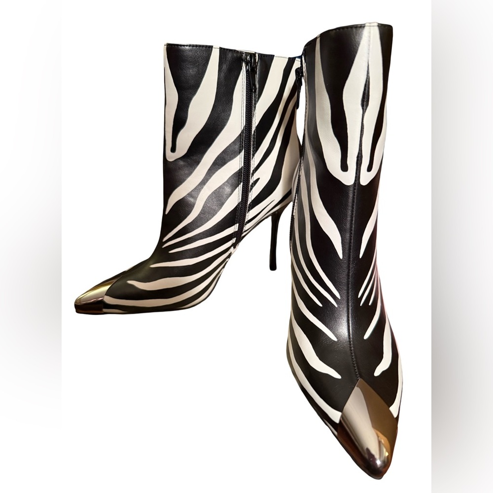 INC International Concepts NWT Stunning Zebra Print Heeled Grunge Boots SH260 - Picture 4 of 10